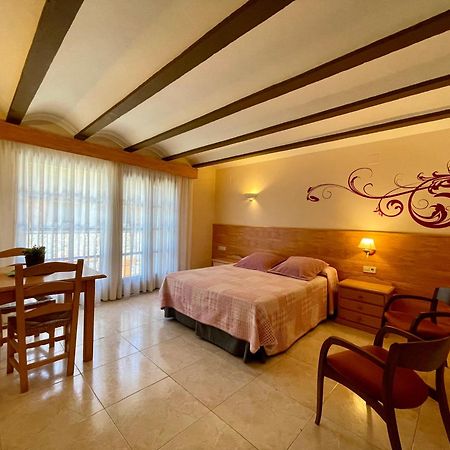Aparthotel Les Corts Llivia Exterior photo