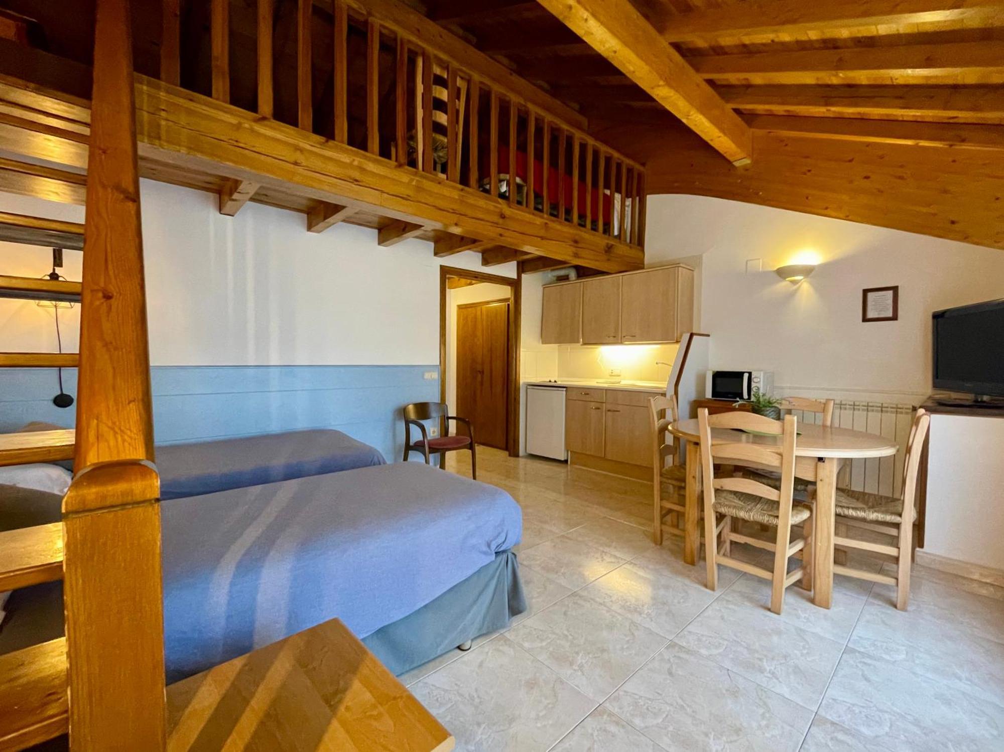 Aparthotel Les Corts Llivia Exterior photo