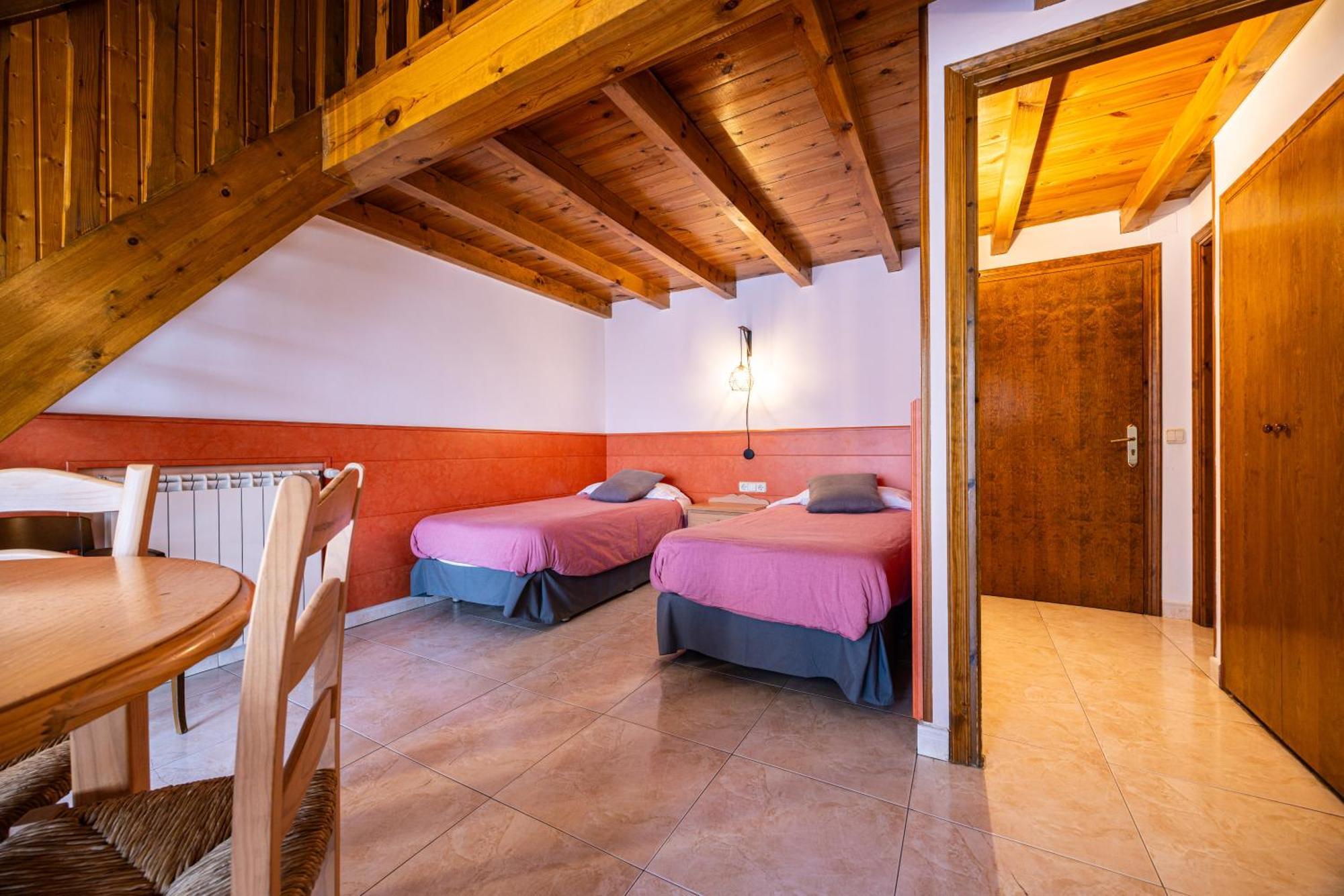 Aparthotel Les Corts Llivia Exterior photo